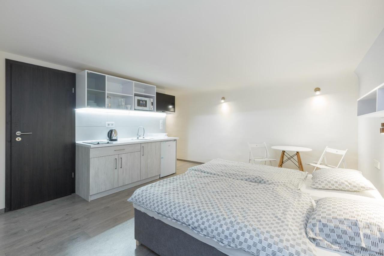 Minimalist Styled Tiny Ap @New York Cafe Apartment Будапеща Екстериор снимка